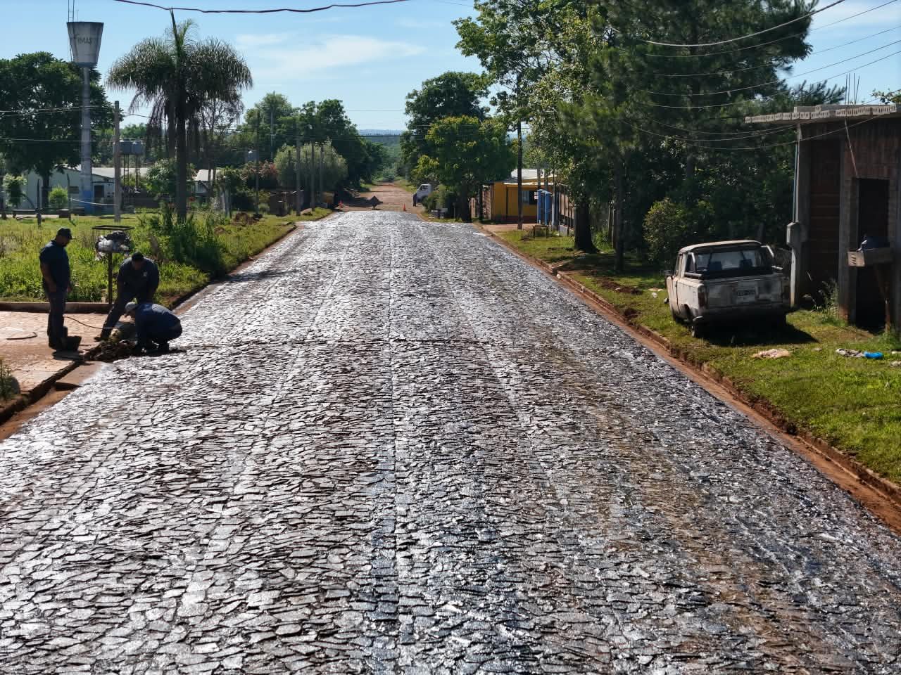 Calle empedrada y trabajos viales en Candelaria